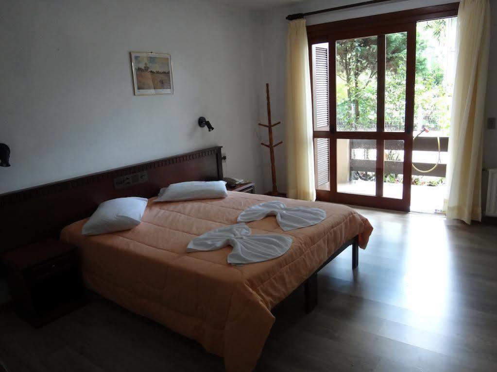 Hotel Alpen Hof 格拉玛多 外观 照片